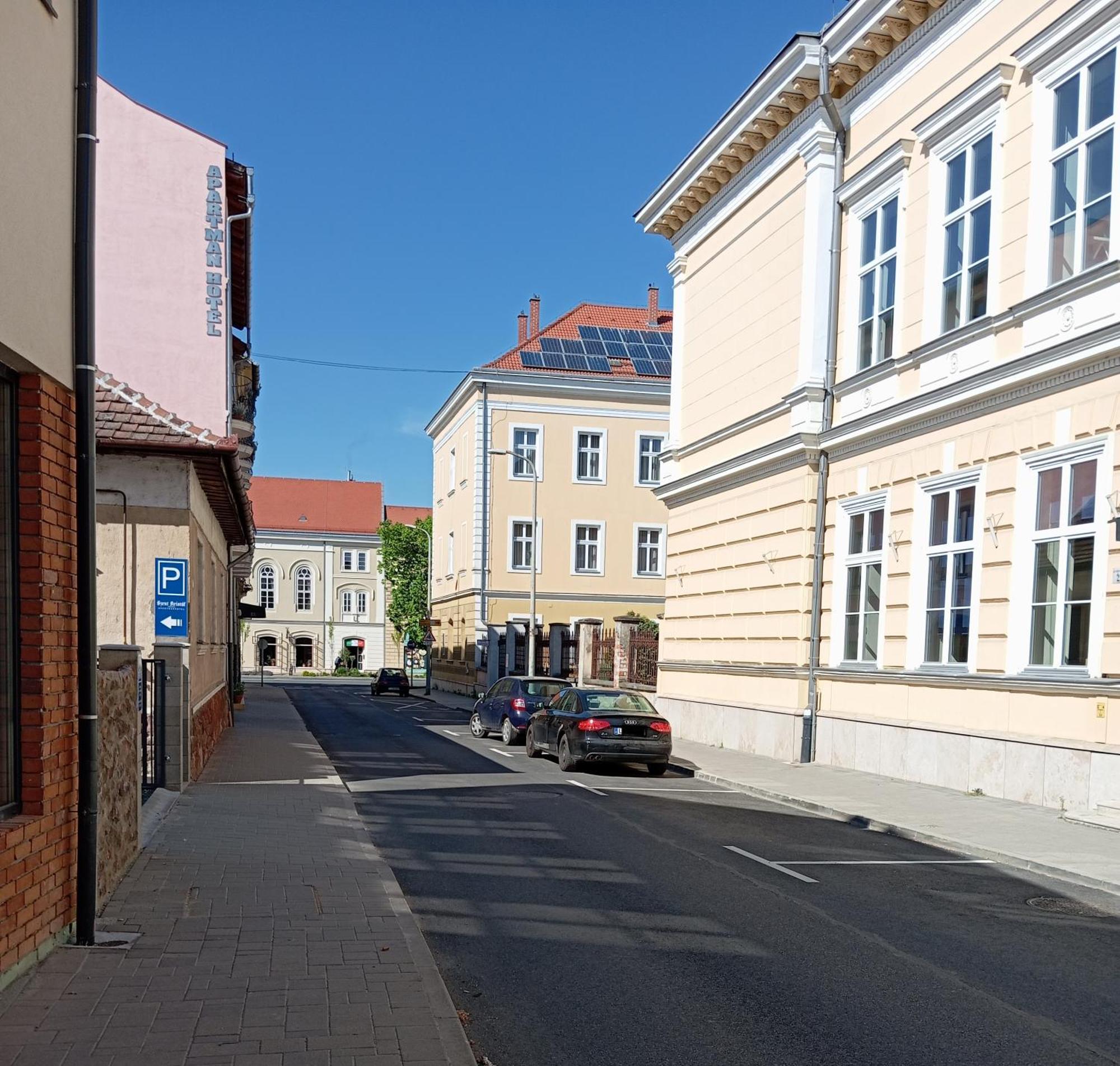 Szent Kristof Apartmanhotel Zalaegerszeg Exterior photo
