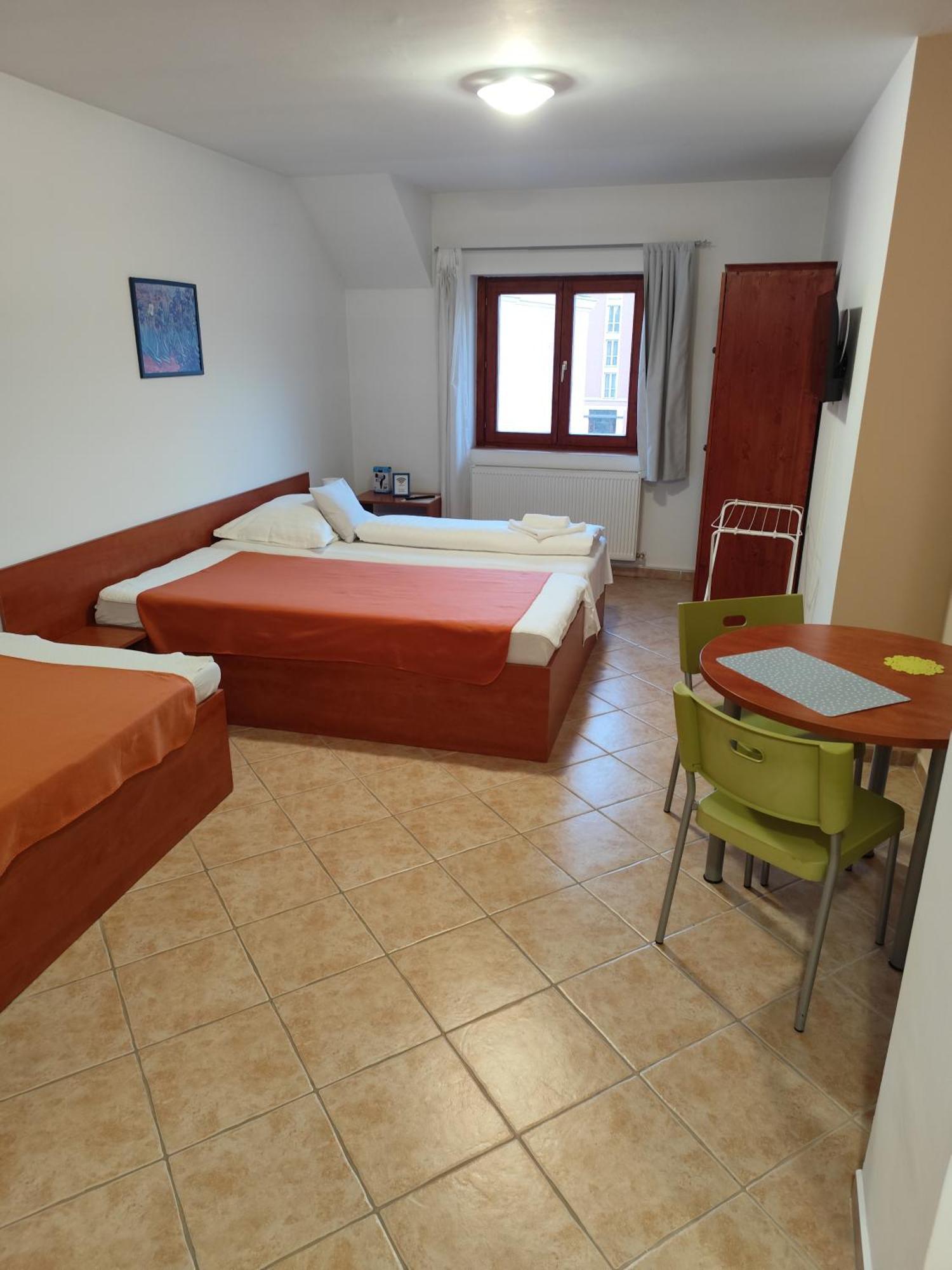 Szent Kristof Apartmanhotel Zalaegerszeg Exterior photo