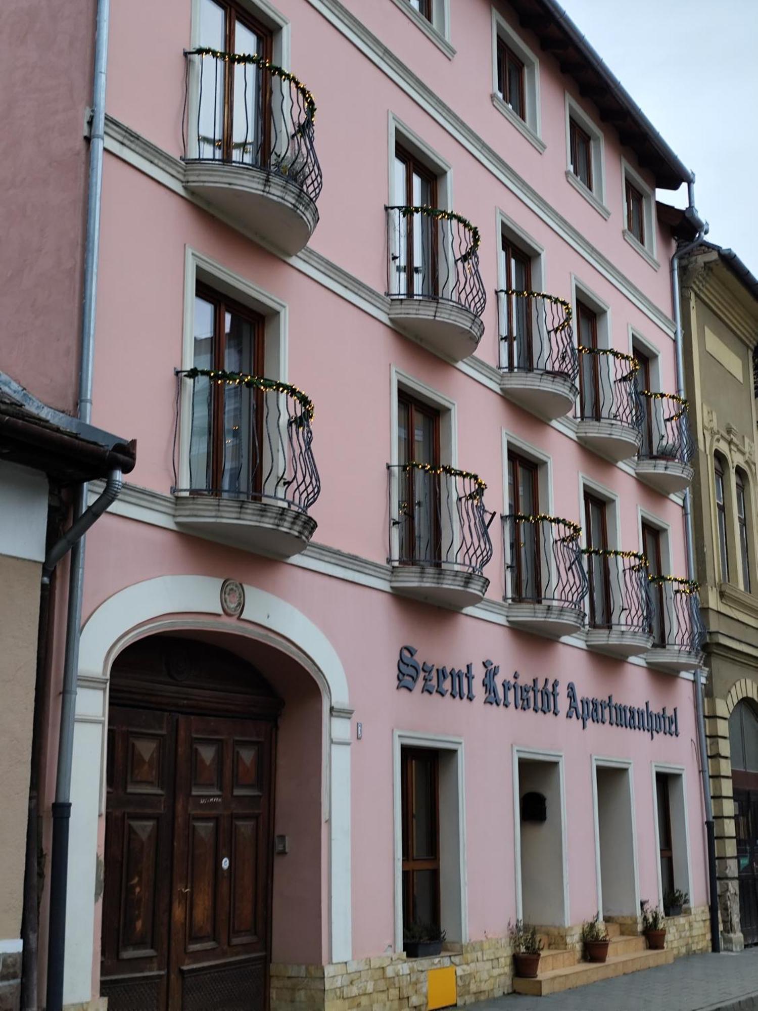 Szent Kristof Apartmanhotel Zalaegerszeg Exterior photo